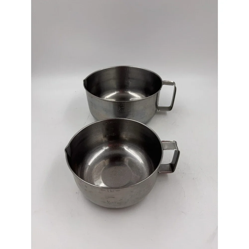 Set of 2 Interpur Stainless Measuring Bowls with Handles and Spouts 1Qt and 2 Qt